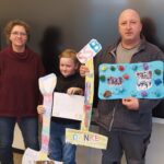 Schneeschaufeln und Besen für die Soeste-Schule